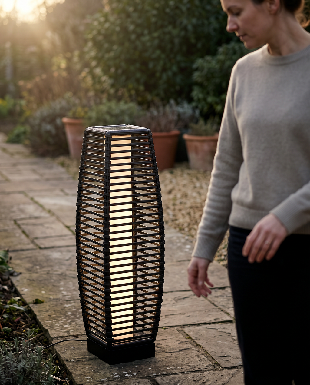 AVORA Solar Floor Lamp