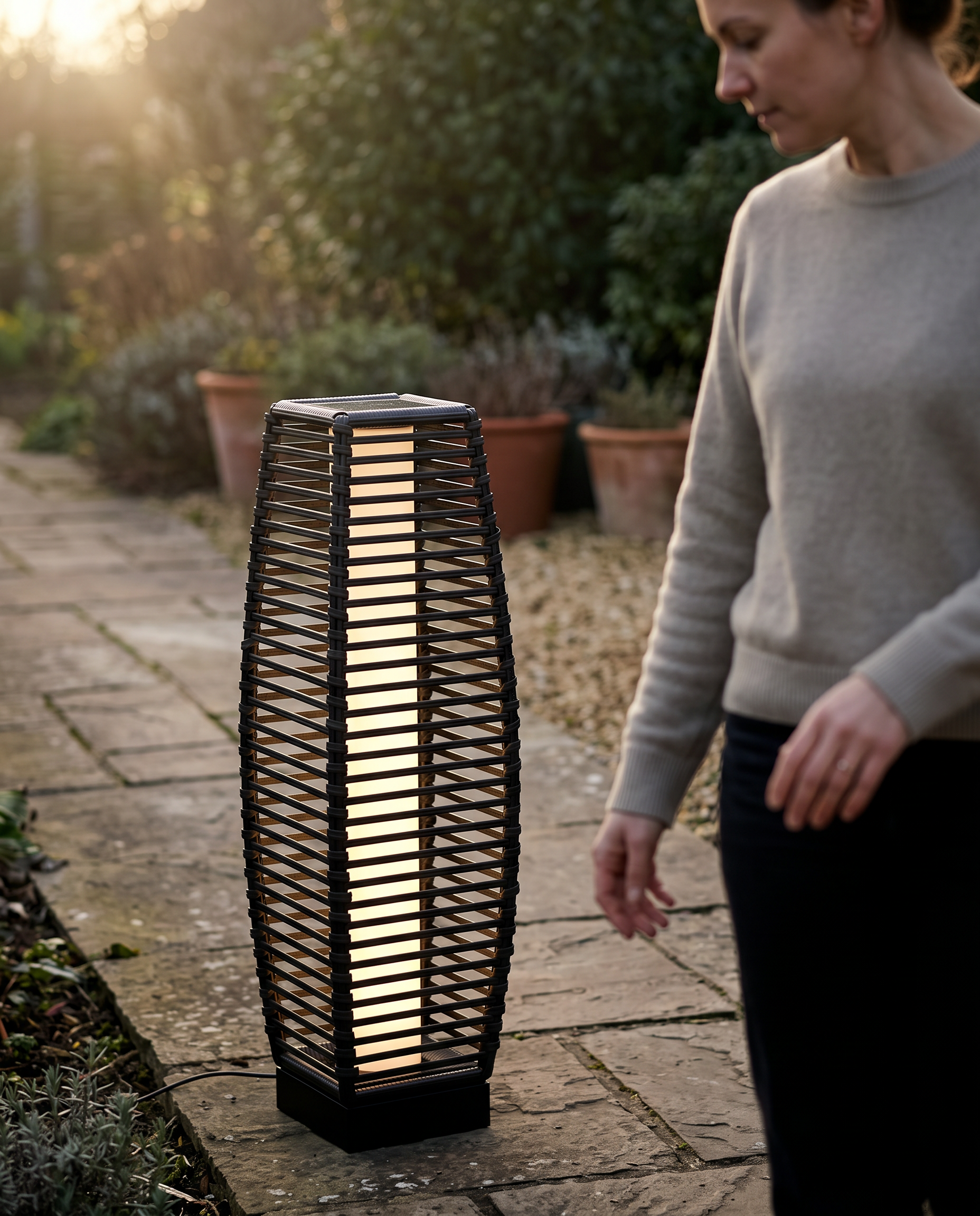 AVORA Solar Floor Lamp
